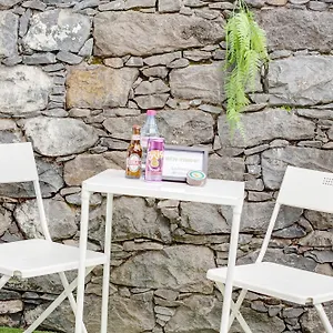 https://babosas-charm.madeira-islandshotels.com